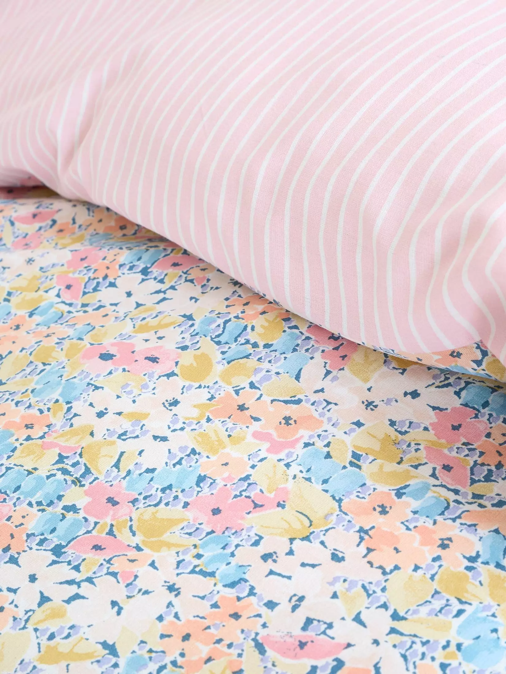 CATHERINE LANSFIELD Darcy Floral Reversible Duvet Cover Set - Pink - Image 5