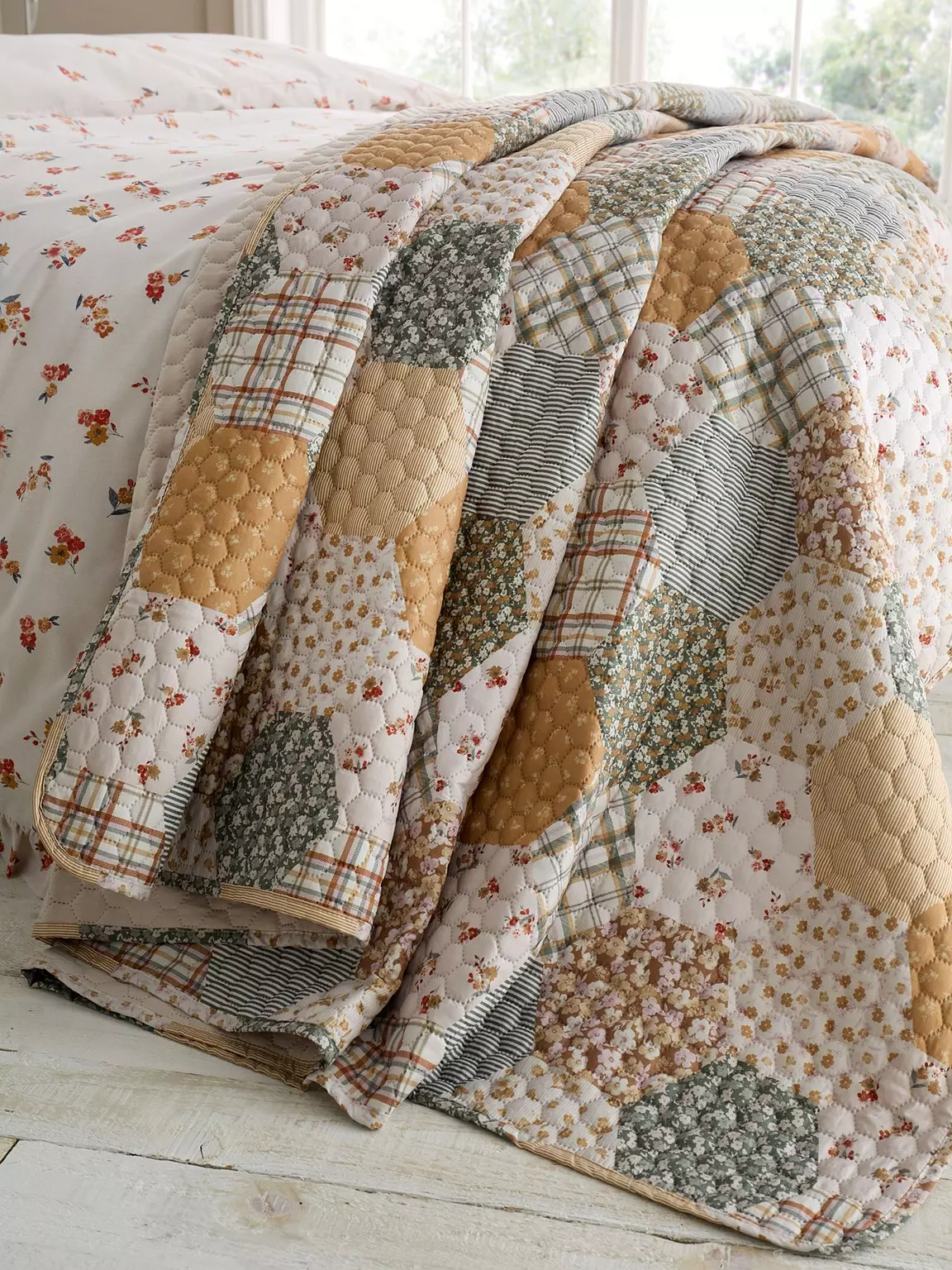 CATHERINE LANSFIELD Floral Patchwork Bedspread Throw 220x230cm