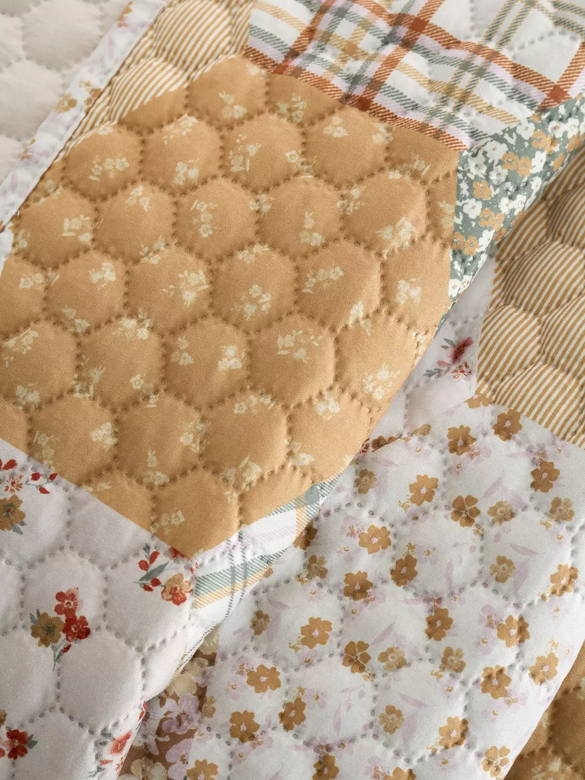 CATHERINE LANSFIELD Floral Patchwork Bedspread Throw 220x230cm - Image 3