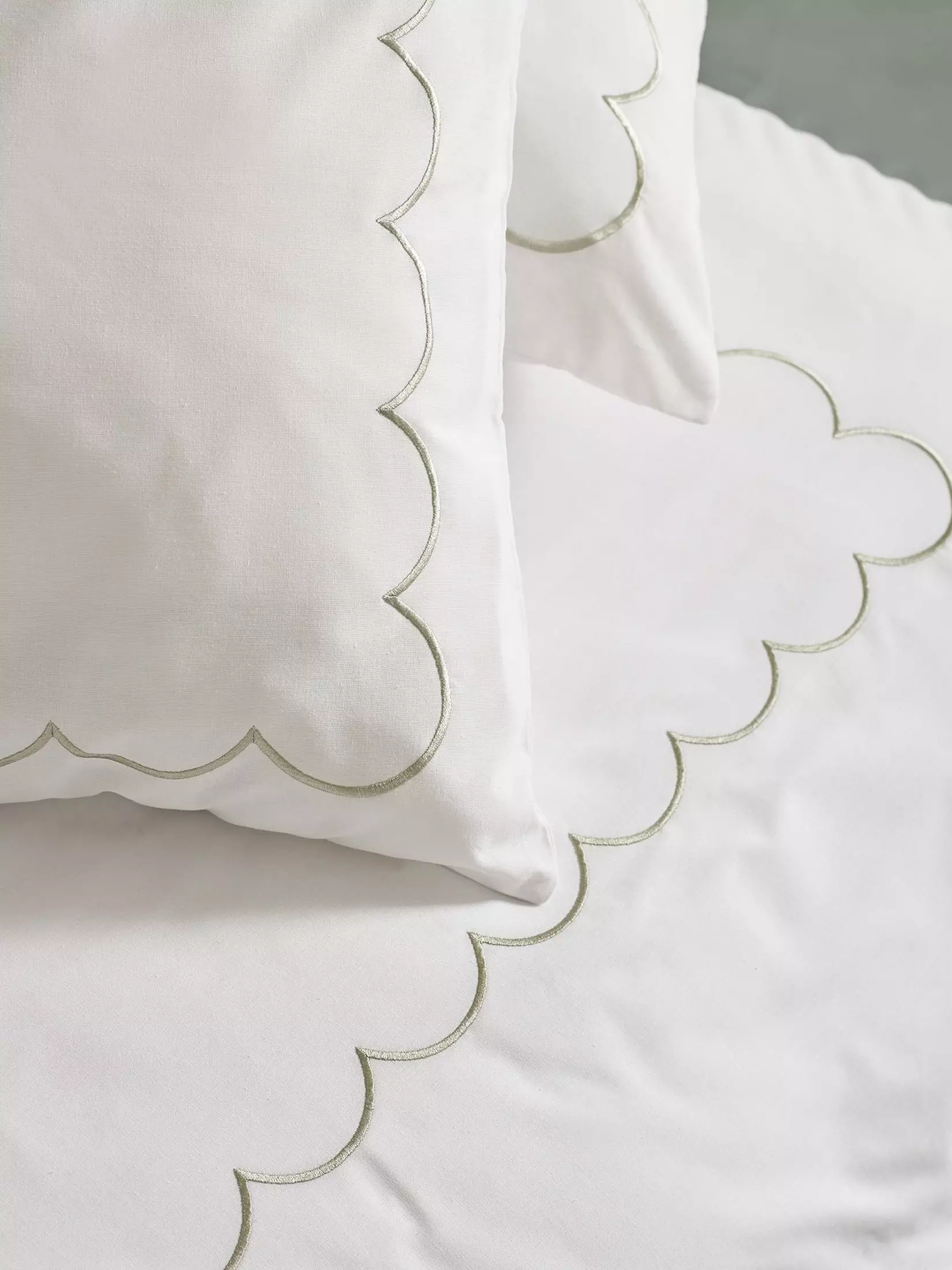 CATHERINE LANSFIELD Scallop Border Duvet Cover Set - White/Green - Image 3