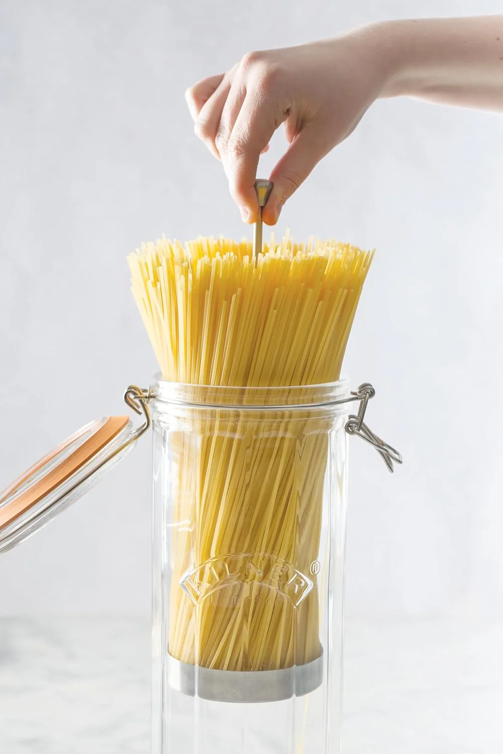KILNER Facetted Glass Spaghetti Dispenser 2.2 Litre - Image 3