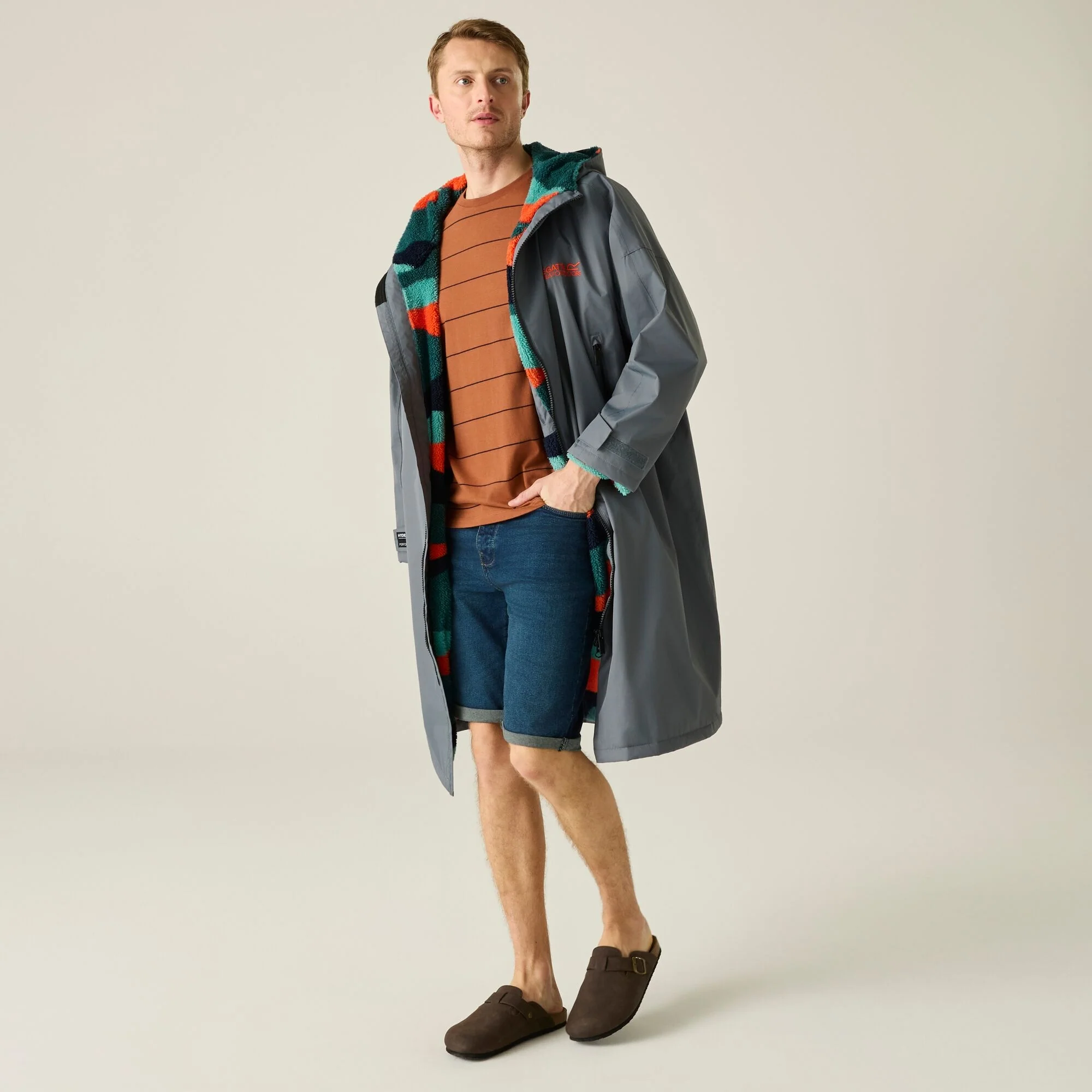 REGATTA Adult's Waterproof Changing Robe - Grey - Image 3