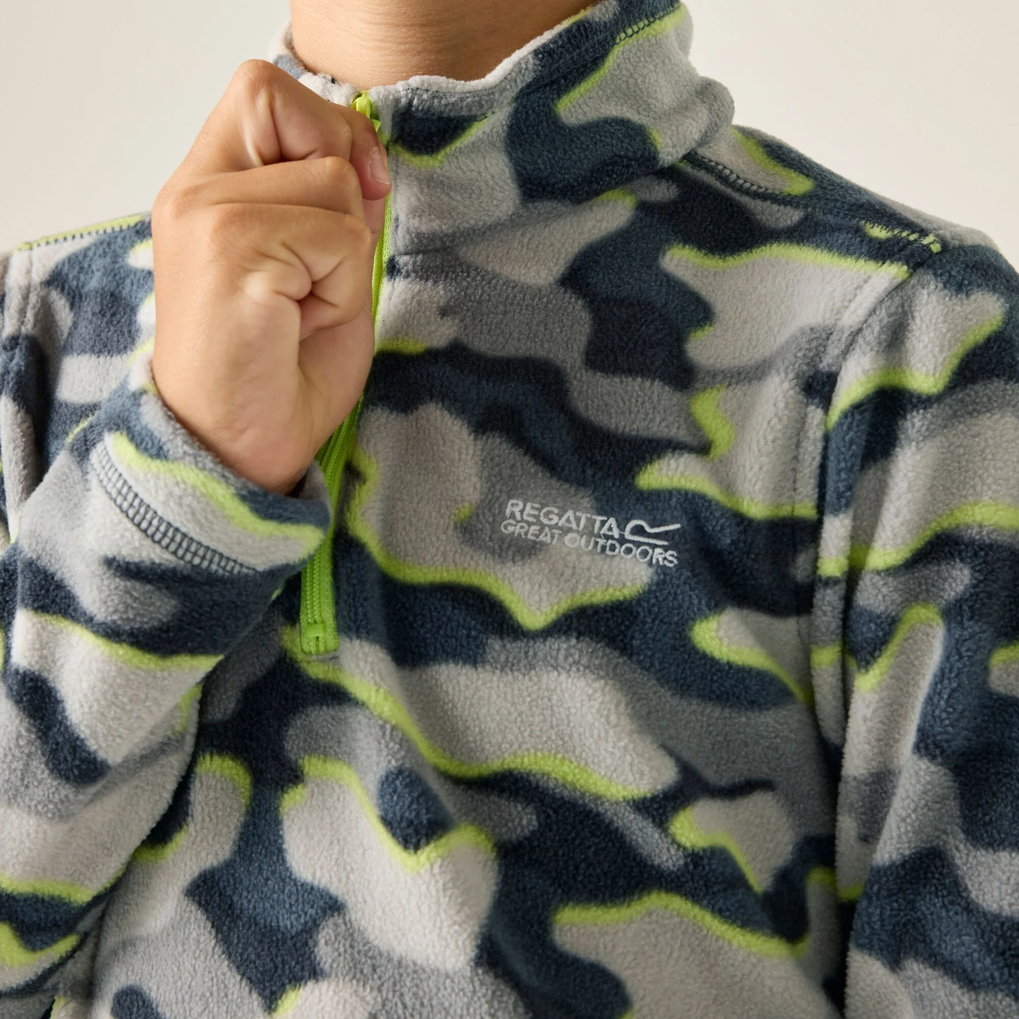 REGATTA Boy's Hot Shot II Half Zip Fleece - Camo - Image 4